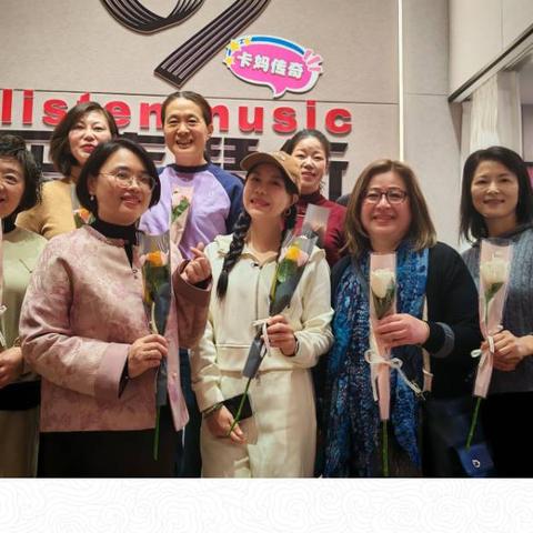 室内聚会的温暖时光