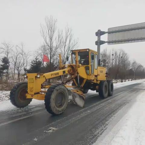 大连公路人全力做好春节除雪防滑和保通保畅工作