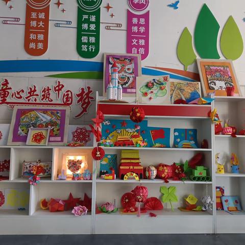 践行“二十大”折纸颂月123团中学折纸比赛