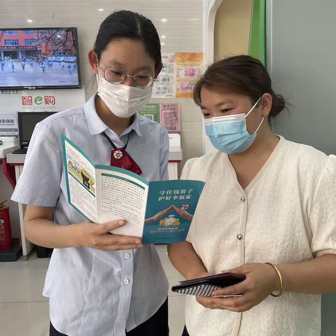 滕州农商银行杏花村支行普及金融知识万里行