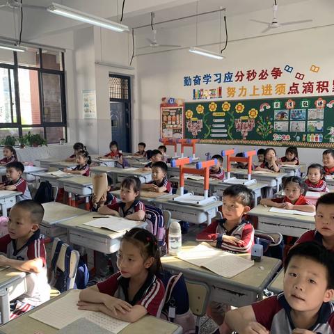 博才梅溪湖小学北校区一年级（四）班书法课堂