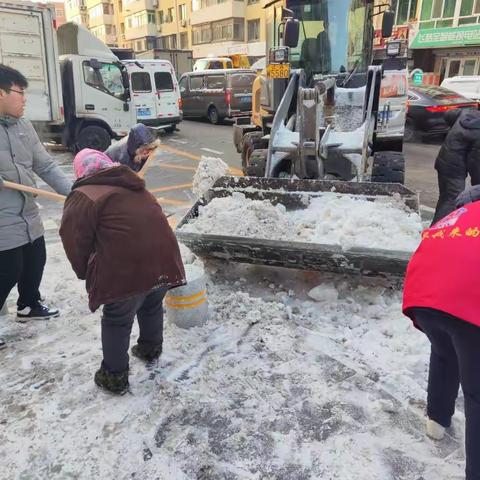 龙悦社区开展“扫雪除冰，温暖居民”志愿服务活动