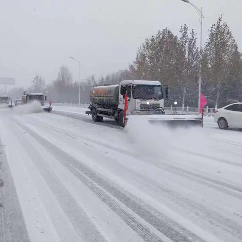 台前县公路事业发展中心积极应对强降雪天气全力开展除雪保畅工作