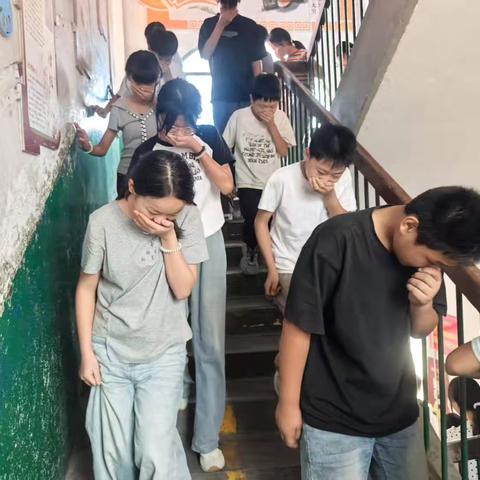 筑牢安全底线 守护校园安全——留庄二中举行应急疏散及消防演练活动