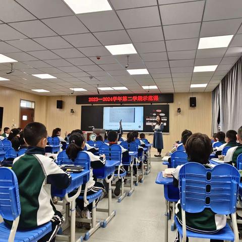 示范引领展风采 深耕细研绽芬芳——锡林浩特市第十四小学三年级组语、数校级示范课