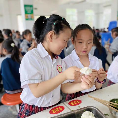 “浓浓饺子香，开心齐分享” 西安市鄠邑区兆丰桥小学 德育实践活动