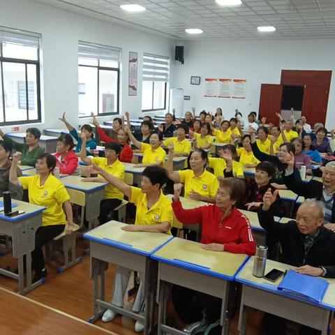 唱歌班的课桌舞 ——记老年大学唱歌班的日常教学活动