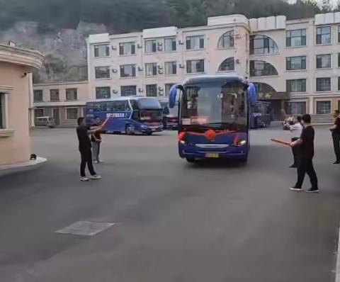 追梦成光，顶峰相见——直击高考！青岛志贤中学祝莘莘学子高考加油，金榜题名