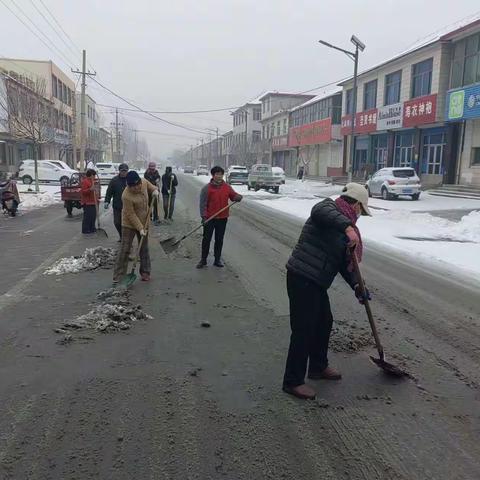 和庄镇：“门前五包”保畅通 扫冰除雪惠民生