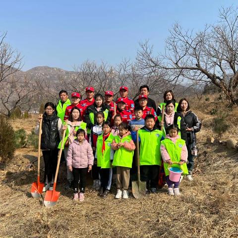 365救援队开展植树造林活动