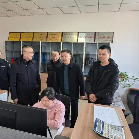 除夕慰问暖人心 严抓安全保平安