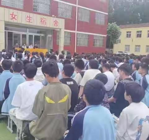 “讲规矩守纪律,做文明学生”——记冯庄乡中心小学开展整顿学生纪律活动。