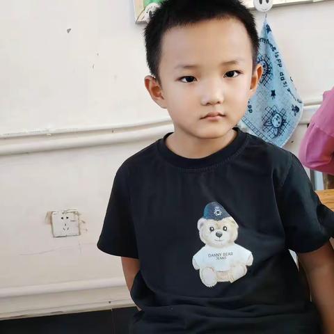 东宝幼儿园园本主题活动——《浓浓的爱》