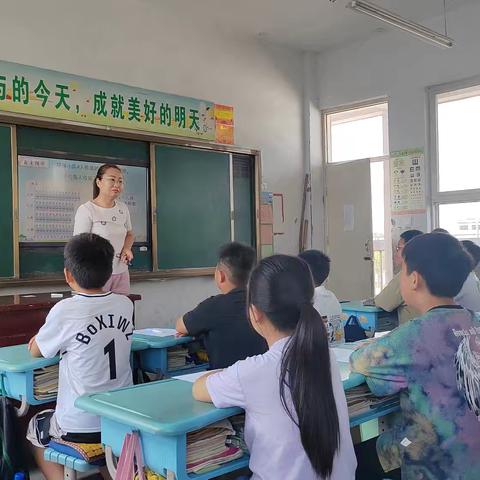 教研如花，精彩满初夏——三四年级数学教研活动