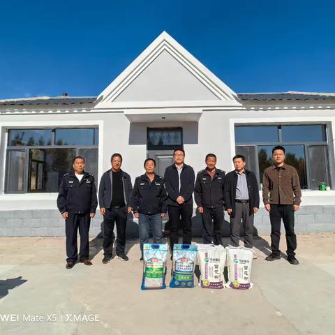 党组成员、副局长艾健深入好森沟林场督导检查“双节’期间安全生产工作看望慰问一线管护员