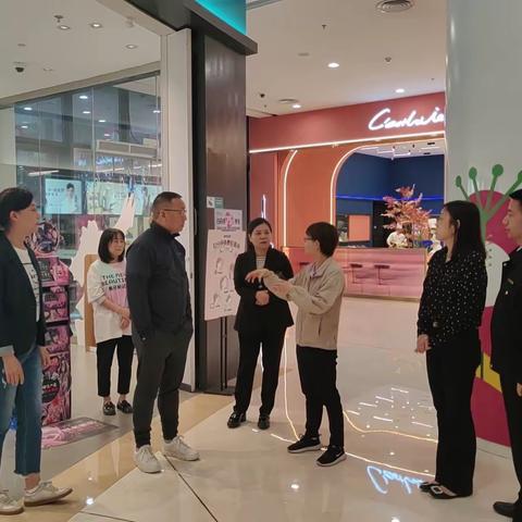 市市场监管局孟祥东副局长带队督导检查碑林区“五一”期间药品质量安全监管工作