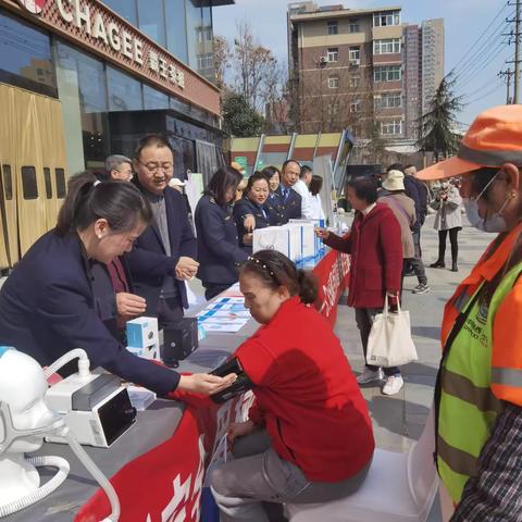 安全用械 守护健康——碑林区市场监督管理局“3.15”医疗器械宣传活动在新兴广场举行