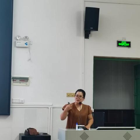 推进心育工作队伍建设，护航学生健康成长——东兴市第二中学心理委员培训