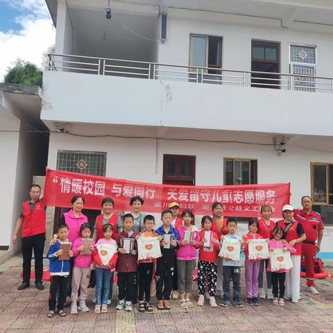 情暖校园，与爱同行——记遂川微公益义工协会赴大汾乐天小学公益活动