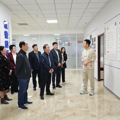 区人大常委会党组书记视察南长街道 河北省人力资源开发研究会人大代表联络站：推动基层民主建设新进程