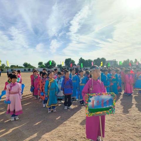 八仙筒蒙古族学校2.2班学生熬奶茶实践活动图片合集