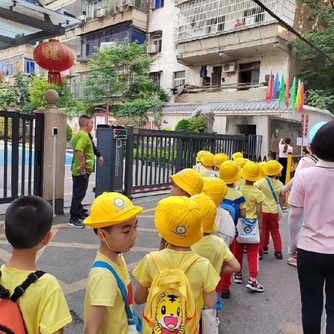 “走进小学 体验成长”江夏区直属机关幼儿园幼小衔接活动-参观小学