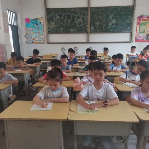 墨香润心，正字立人——信丰县第九小学2023年暑假青少中心活动课书法1班课程纪实