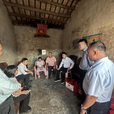 县委常委、副县长范贤才深入文罗镇慰问残疾困难群众