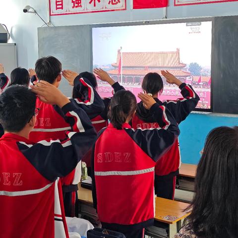 见证山河壮阔，传承爱国薪火！ ﻿商都二中师生共赏阅兵盛典，砥砺强国之志
