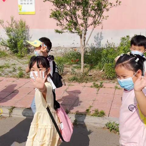 初探小学，助力成长——记二实幼一分园大班幼儿参观小学活动