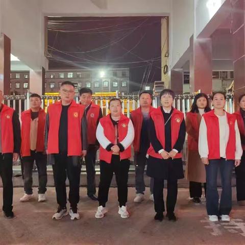 今是中学七（25）班夜晚交通护学岗纪实