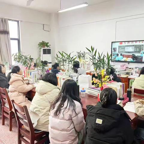 观摩岳阳十六中课改实录 共探高效课堂新路径