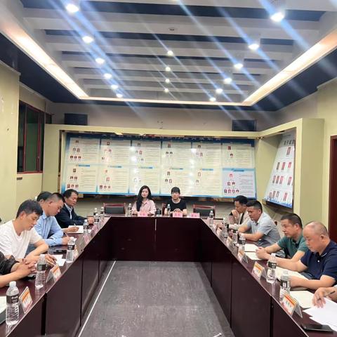 安源区双创商会4月份班子成员会议摘要