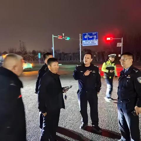 张晓光同志检查过境中重型货车绕行高速公路引导管控岗位