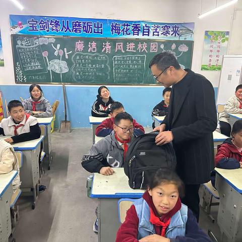 收缴危险物品，杜绝校园伤害——木王镇文家小学危险物品收缴与教育活动