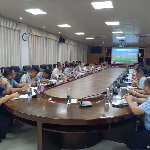 县城市更新指挥部召开征收范围内部分党员干部约谈会