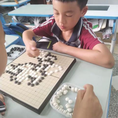 博才梅溪湖小学北校区围棋社团五年级五班上课课堂（副本）