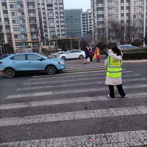 冬日护学岗，撑起平安伞！