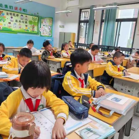 笔墨落素笺  文脉续千年--长滨小学周一书法班