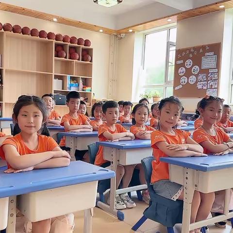 启蒙幼儿园入学准备二班2023届毕业生的精彩瞬间