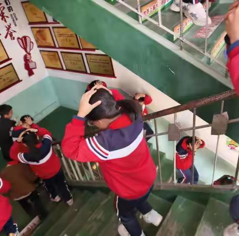 演练有方，遇震不慌——记海澄镇埭新小学2025年3月突击性防震疏散演练