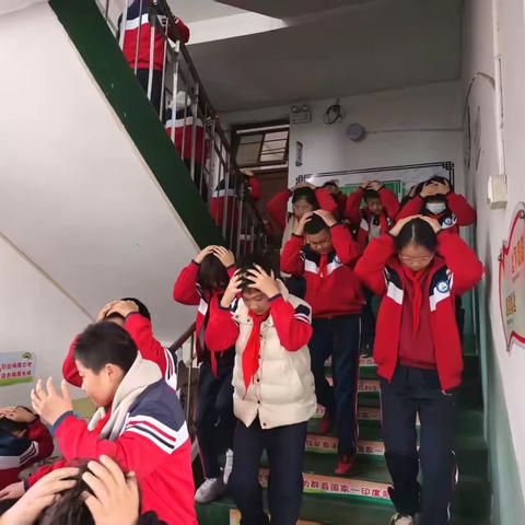 筑牢生命防线，守护平安校园——海澄镇埭新小学举行2025年2月防震疏散演练