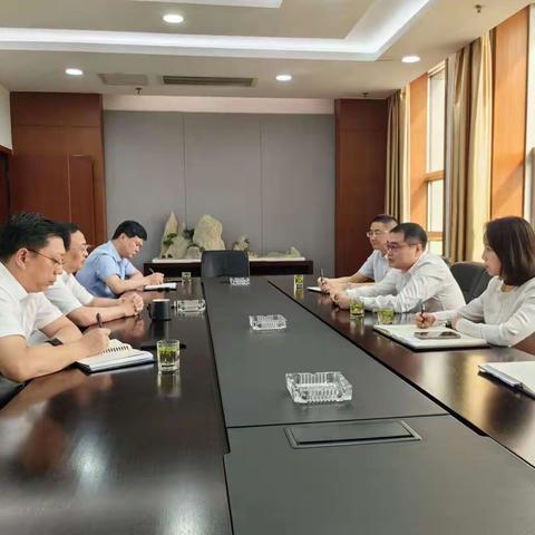 泰州分行党委书记、行长吴佳峰，党委委员、副行长夏燕一行拜访靖江市政府主要领导