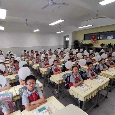 友谊大街小学五（三）班开学典礼