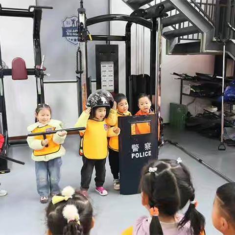 岔路派出所关爱工站 组织警营参观实践体验活动