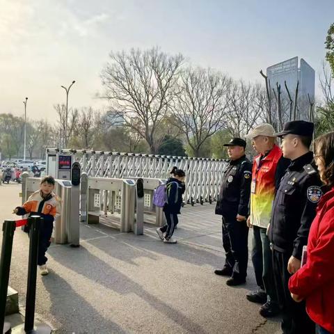 江北新区公安分局关工委：三个关工站开展护学行动