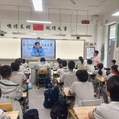 “十防安全进校园 护卫学生正当时”