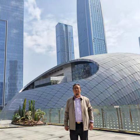 西乡电梯里发生的故事