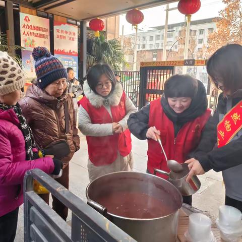浓情腊八节“粥”到暖人心——汉兴路社区离退休党支部开展腊八节送粥活动