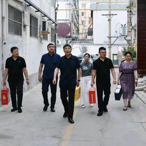 慰问送温情 关怀暖人心——兴宜街道开展“七一”节前走访慰问活动